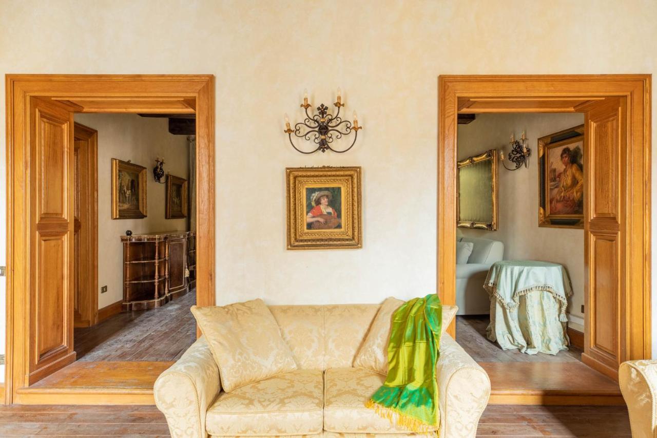 Iflat Golden Gem In Trevi Apartment Rome Bagian luar foto